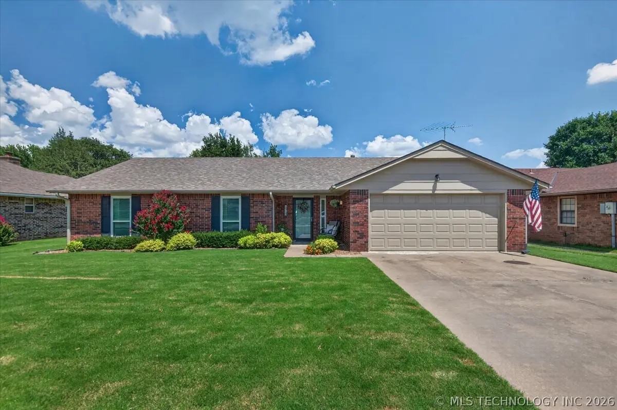 1918 Stonehenge Drive, Bartlesville, OK 74006 - #1