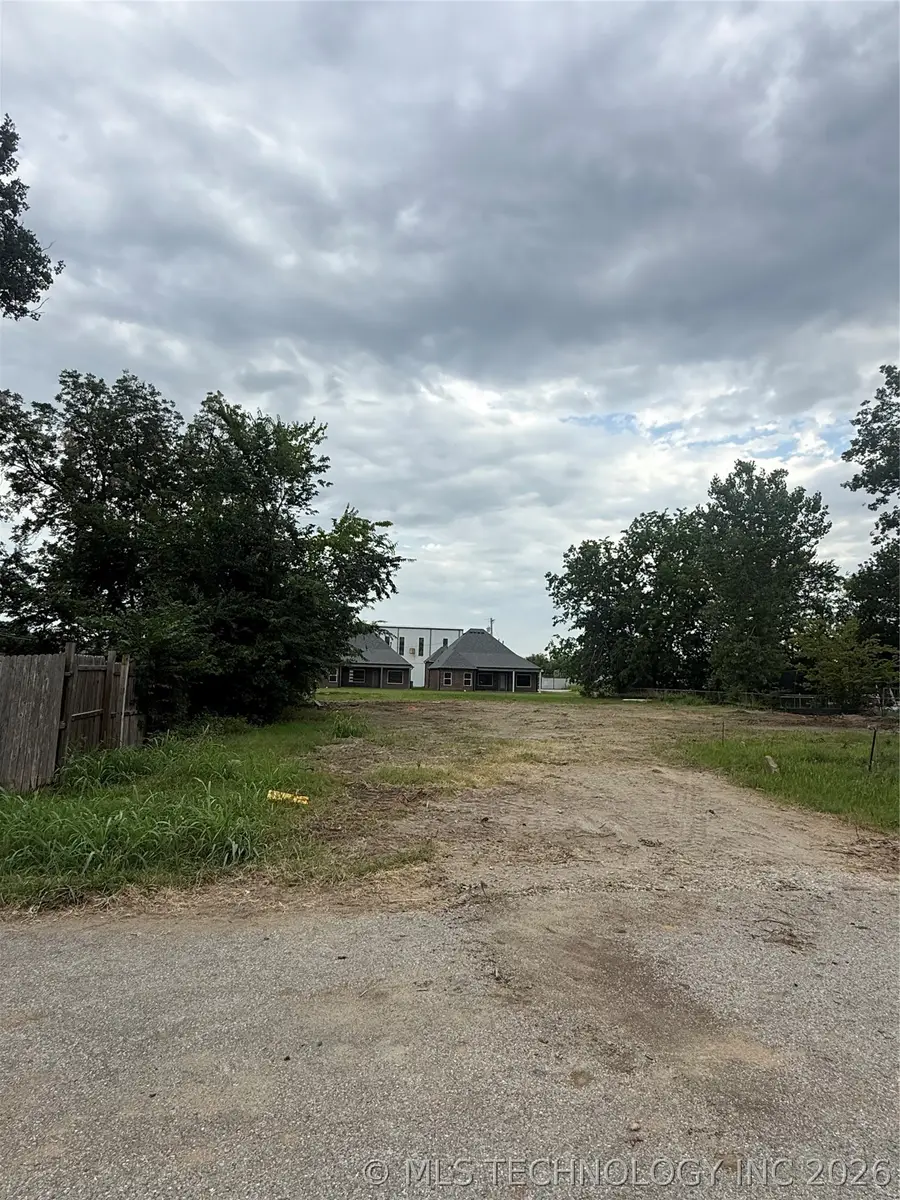 208 W 1st Street, Owasso, OK 74055 - #3