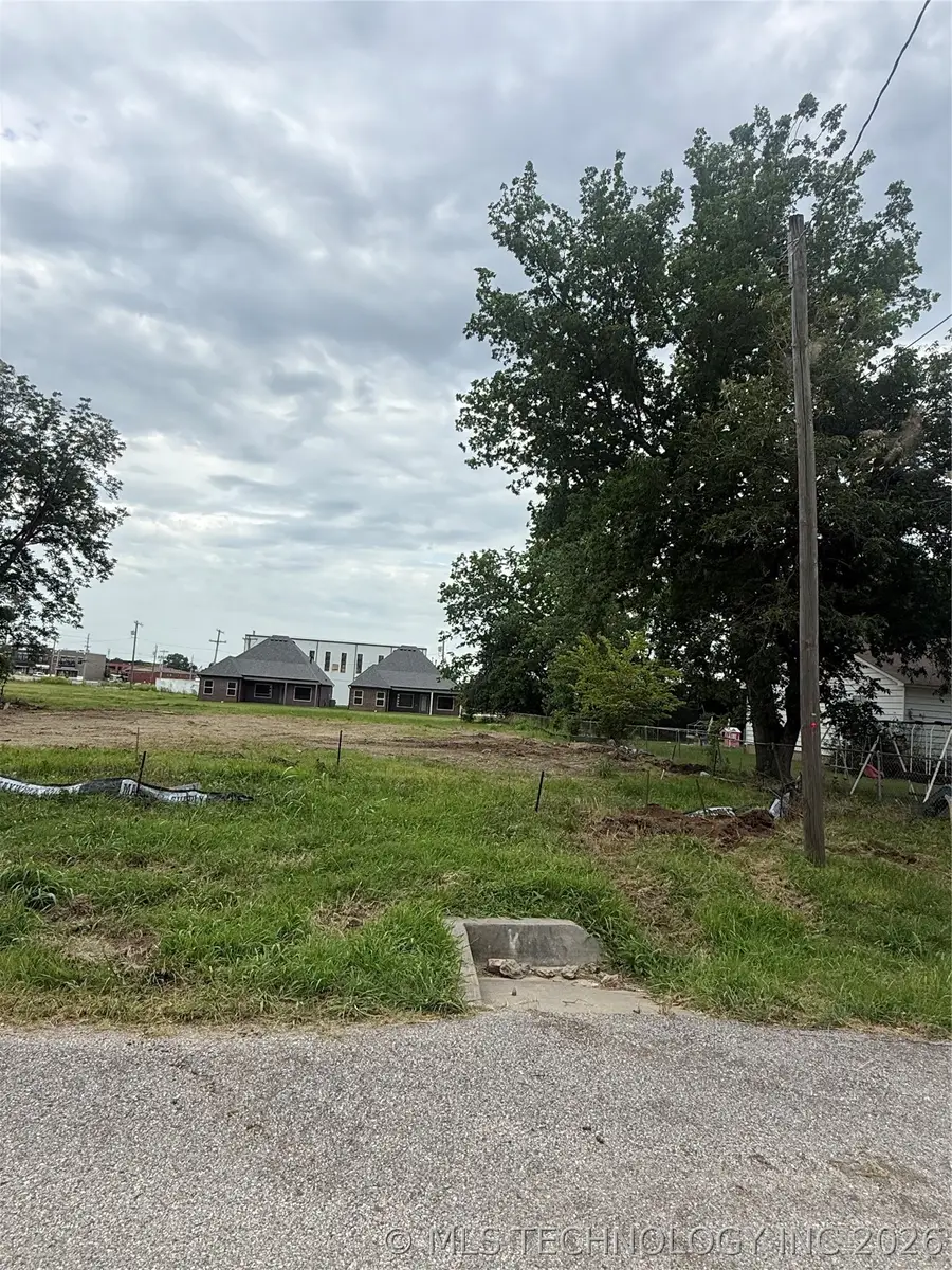 210 W 1st Street, Owasso, OK 74055 - #2