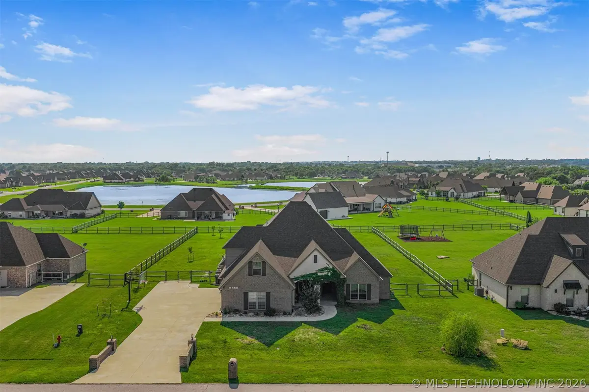 8220 N 154th Avenue E, Owasso, OK 74055 - #1