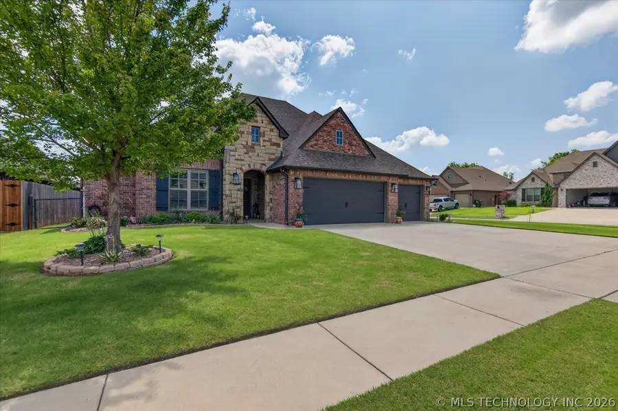 8101 N 75th East Avenue, Owasso, OK 74055 - #3