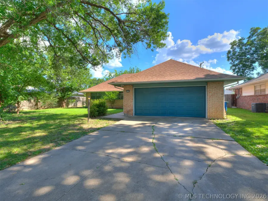 9260 E 32nd Place, Tulsa, OK 74145 - #2