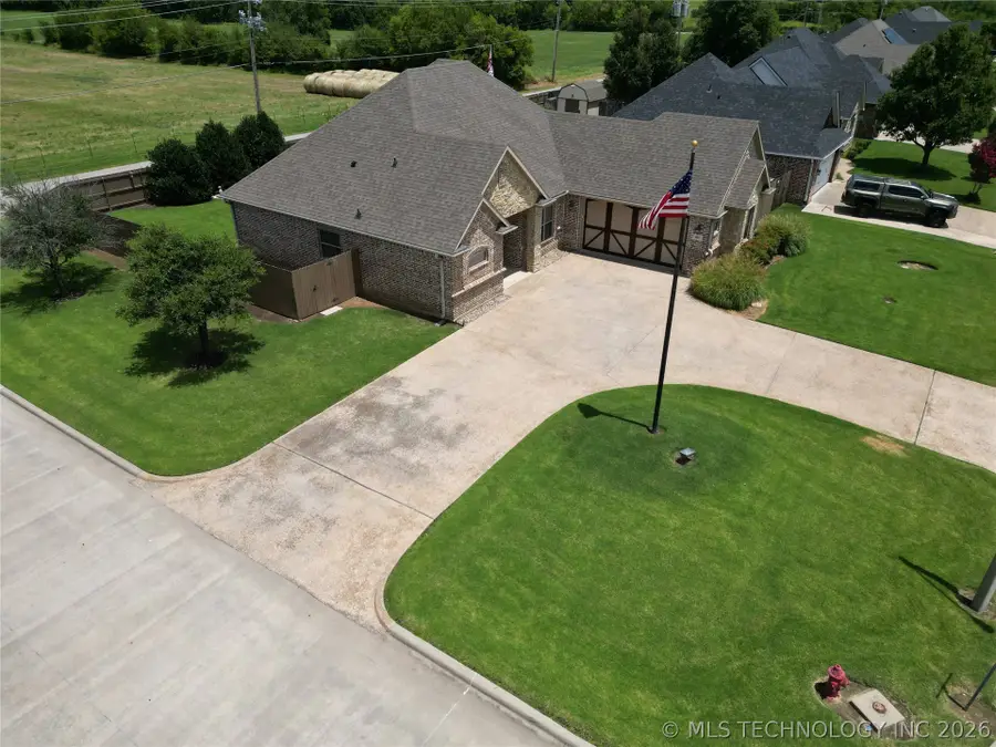 401 Wandering Way, Ardmore, OK 73401 - #3