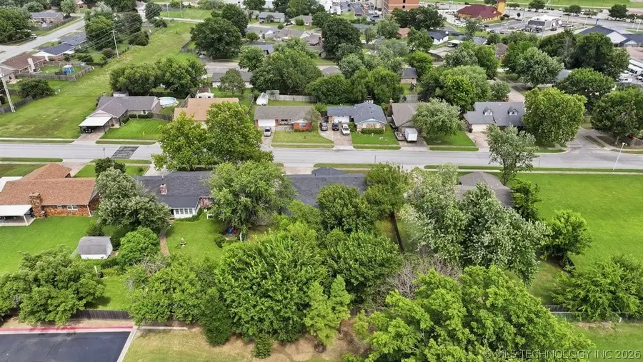 1406 N Cedar Street, Owasso, OK 74055 - #3