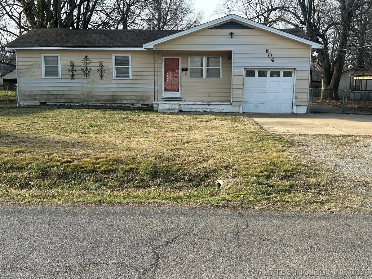 604 SE 7th Street, Wagoner, OK 74467 - #1