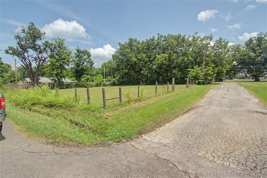 205 W Park Avenue, Checotah, OK 74426 - #2