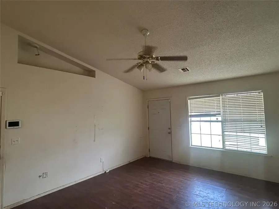 9006 N 149th East Avenue, Owasso, OK 74055 - #2