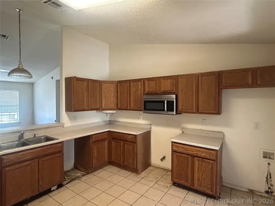 9006 N 149th East Avenue, Owasso, OK 74055 - #3