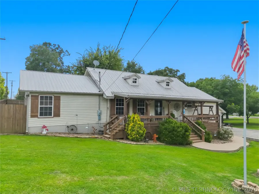 809 N K Street, Quinton, OK 74561 - #2