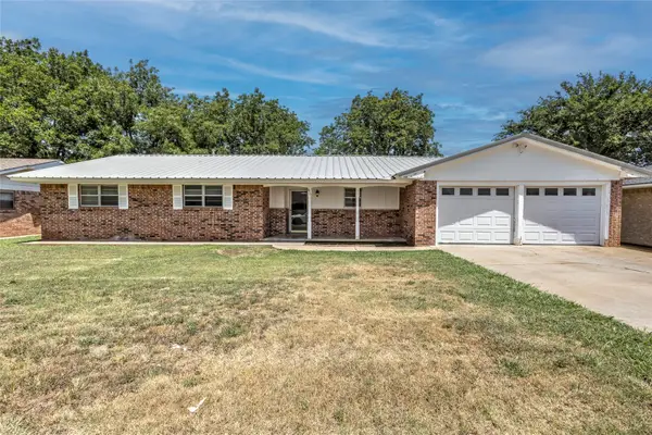610 E Monroe, Waurika, OK 73573
