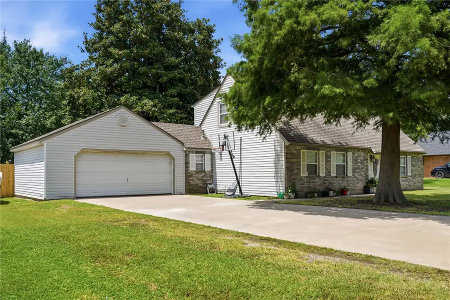 1502 N 3rd Avenue, Warner, OK 74469 - #2
