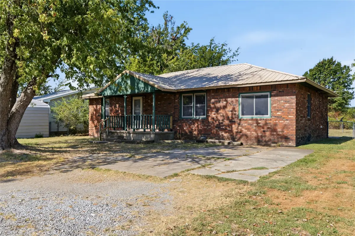 303 S Gray Place, Chouteau, OK 74337 - #1