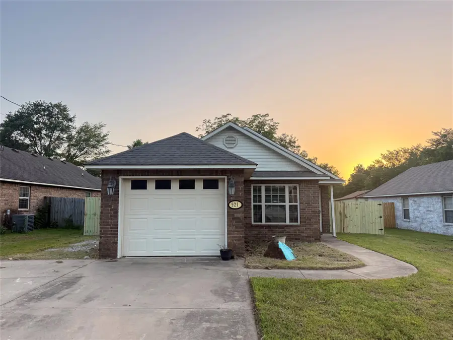 921 S Locust, Sallisaw, OK 74955 - #3