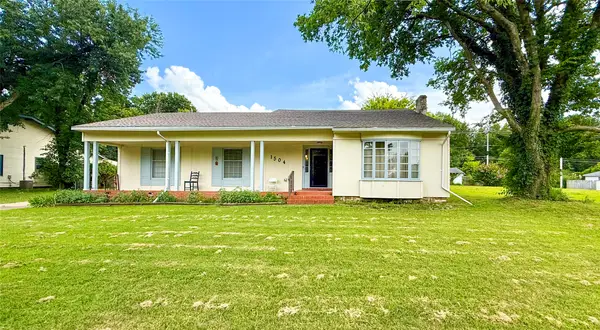 1504 E 7th Street, Okmulgee, OK 74447