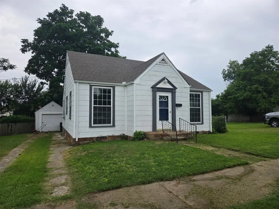 1329 S Armstrong Avenue, Bartlesville, OK 74003 - #2