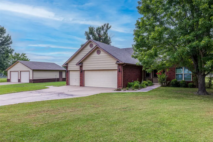 10589 E Canyon Oaks Way, Claremore, OK 74017 - #2