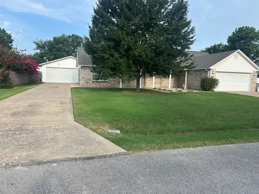 308 S Mary Avenue E, Wagoner, OK 74467 - #2