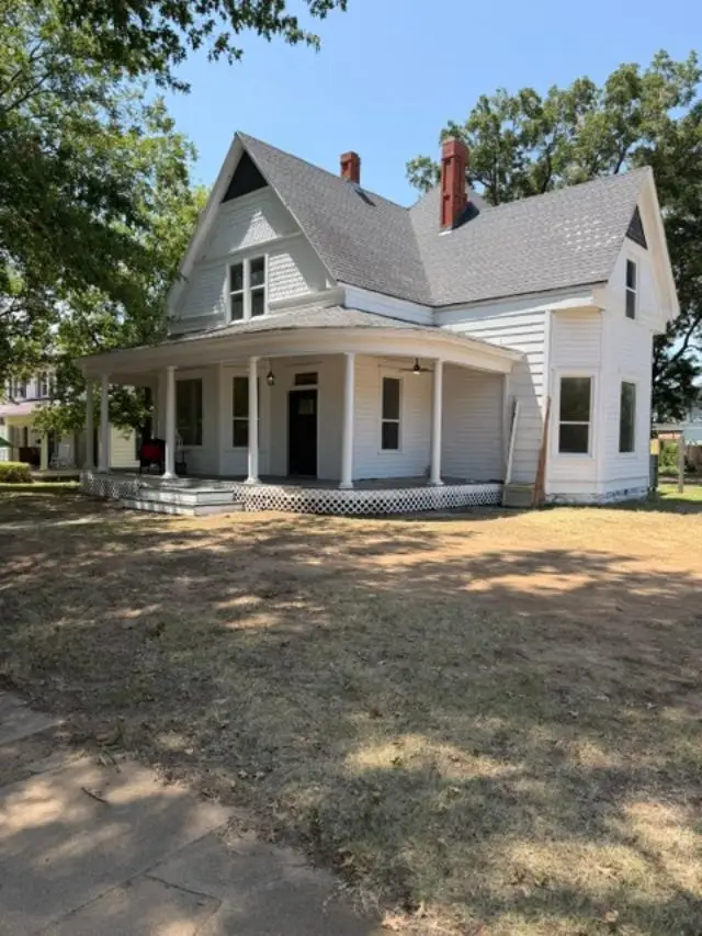 424 N Hinckley Street, Holdenville, OK 74848 - #2