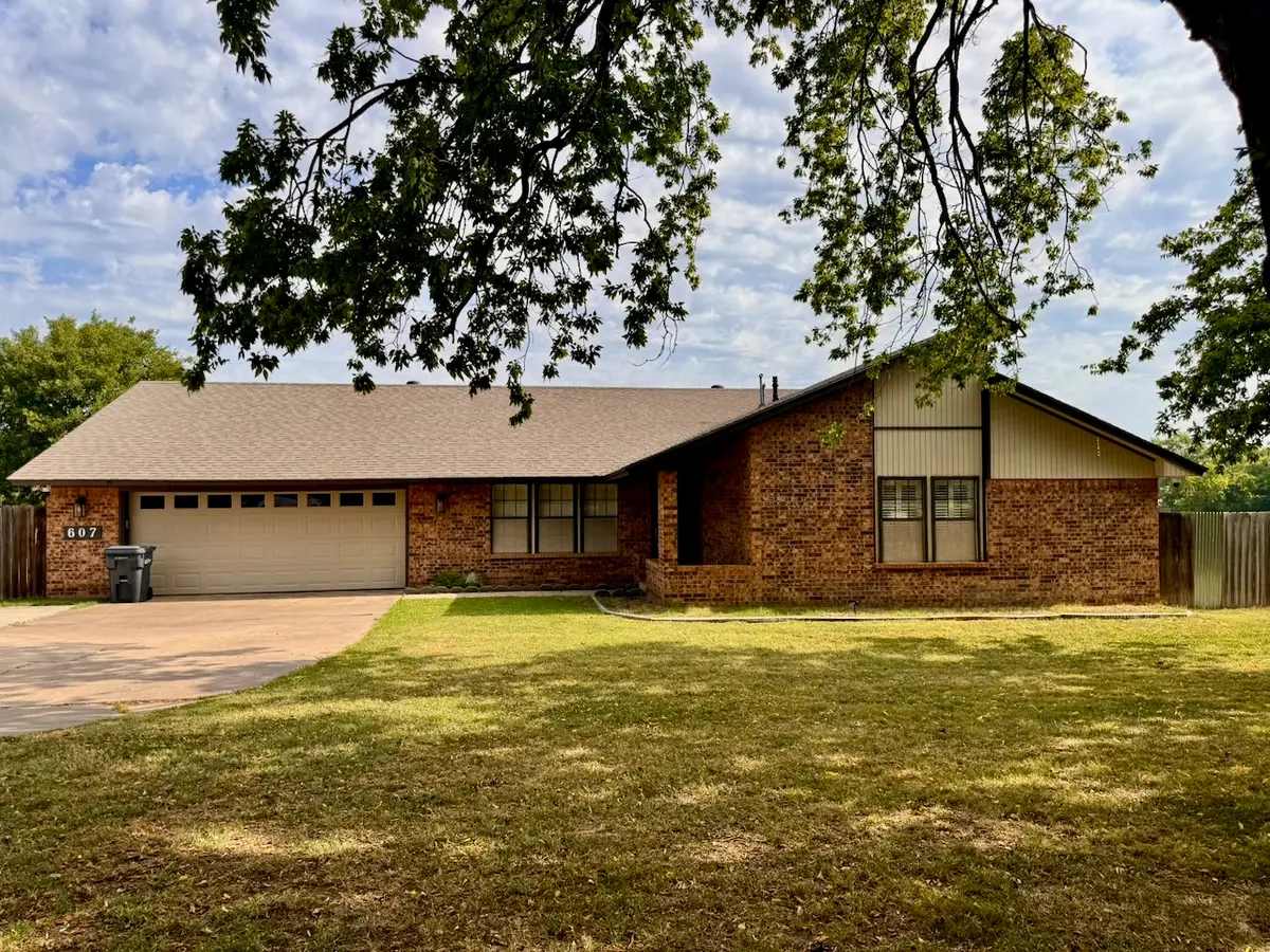 607 Wallace Street Nw, Ardmore, OK 73401 - #1