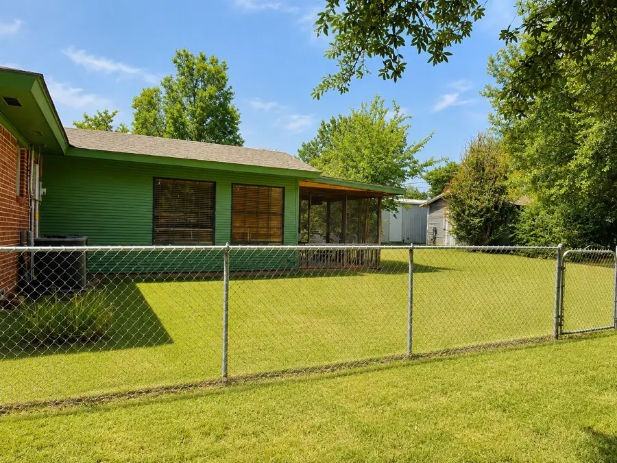 201 S Willis Street, Kingston, OK 73439 - #3