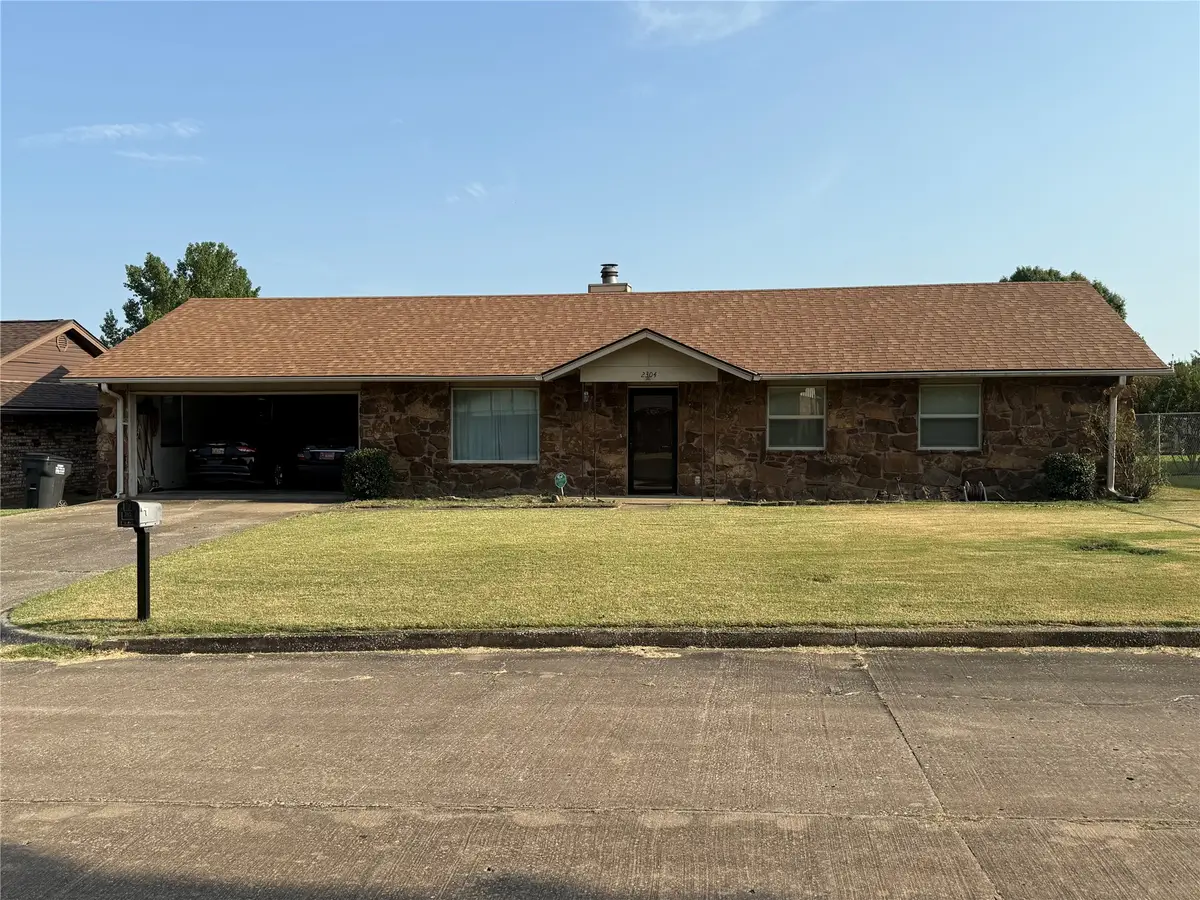 2304 E Fieldstone Street, Okmulgee, OK 74447 - #1