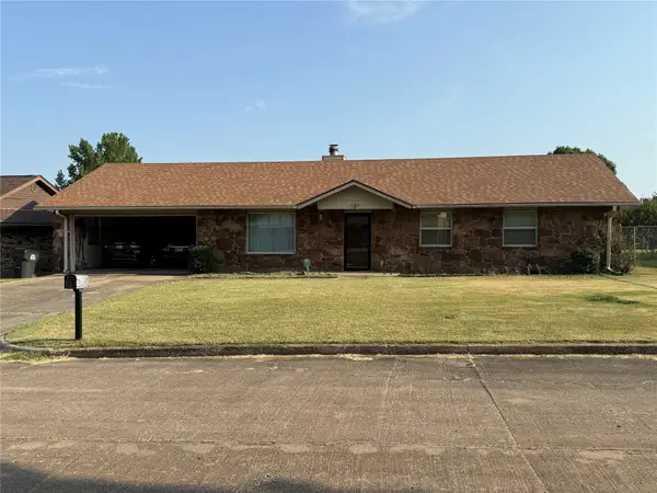2304 E Fieldstone Street, Okmulgee, OK 74447