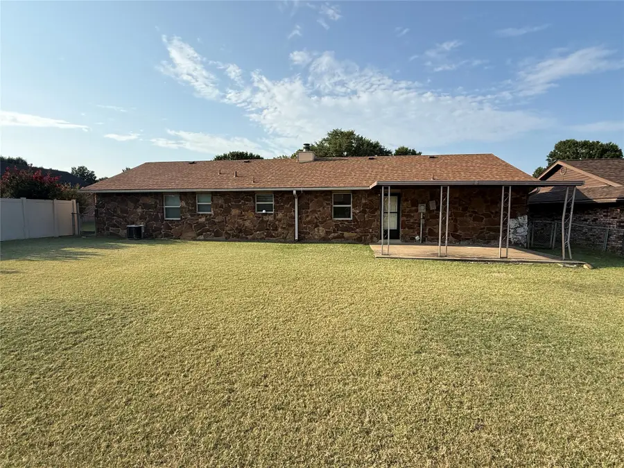 2304 E Fieldstone Street, Okmulgee, OK 74447 - #3