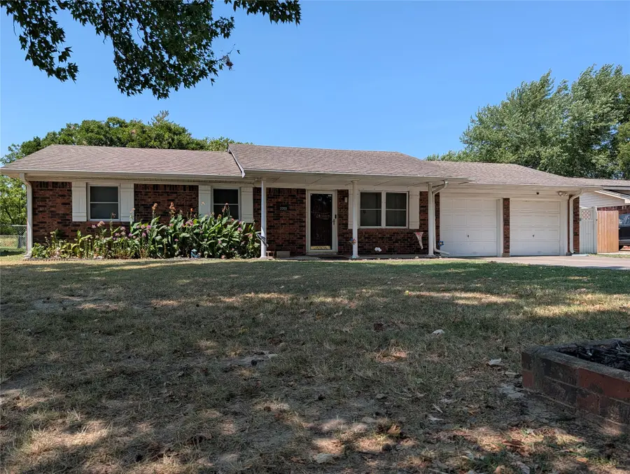 2203 S 27th Place, Muskogee, OK 74401 - #2