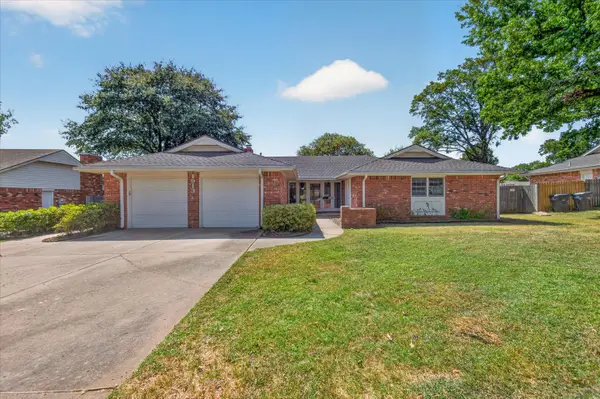 1913 Rolling Hills Drive, Bartlesville, OK 74006