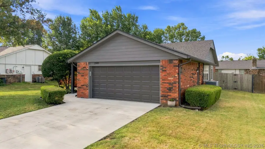 2905 E Knoxville Street, Broken Arrow, OK 74014 - #2