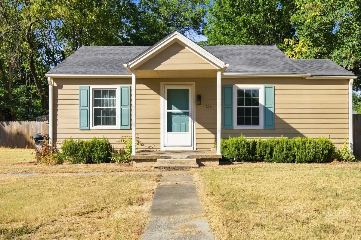 214 W 7th Street, Claremore, OK 74017 - #1