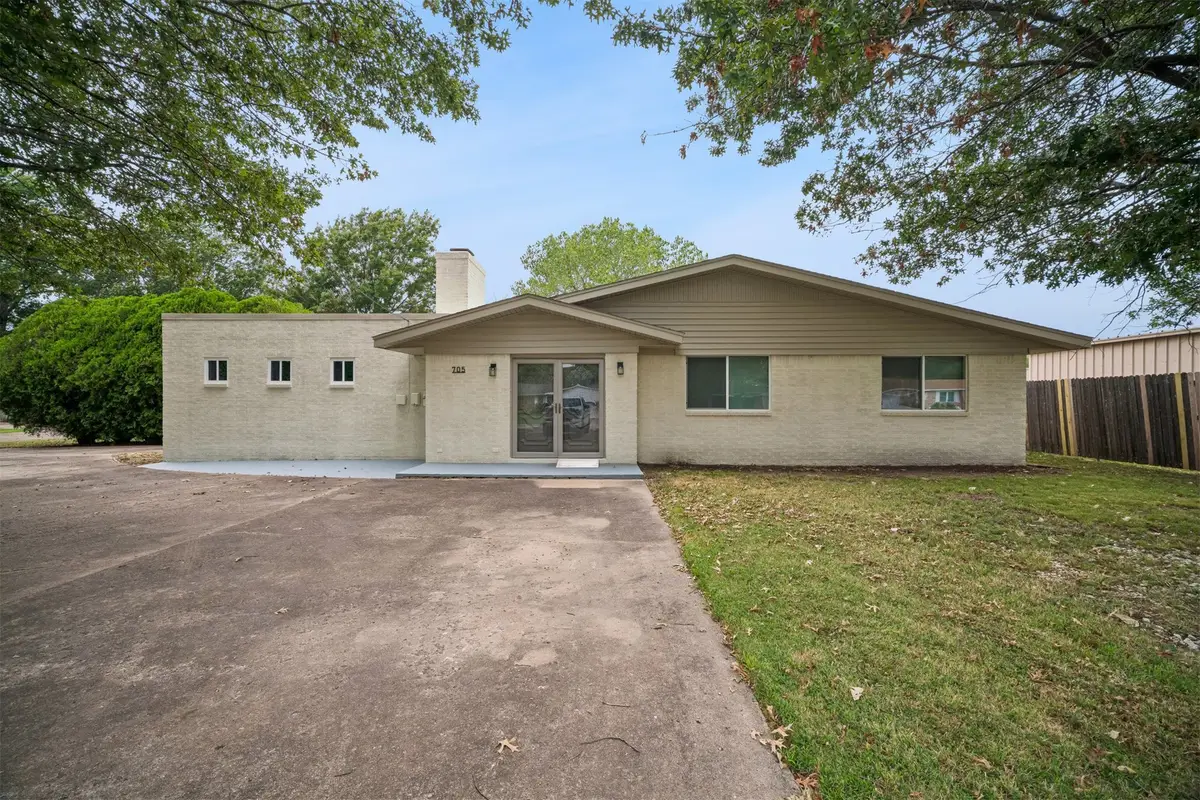 705 N Main Street, Wagoner, OK 74467 - #1