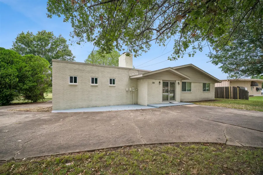 705 N Main Street, Wagoner, OK 74467 - #2