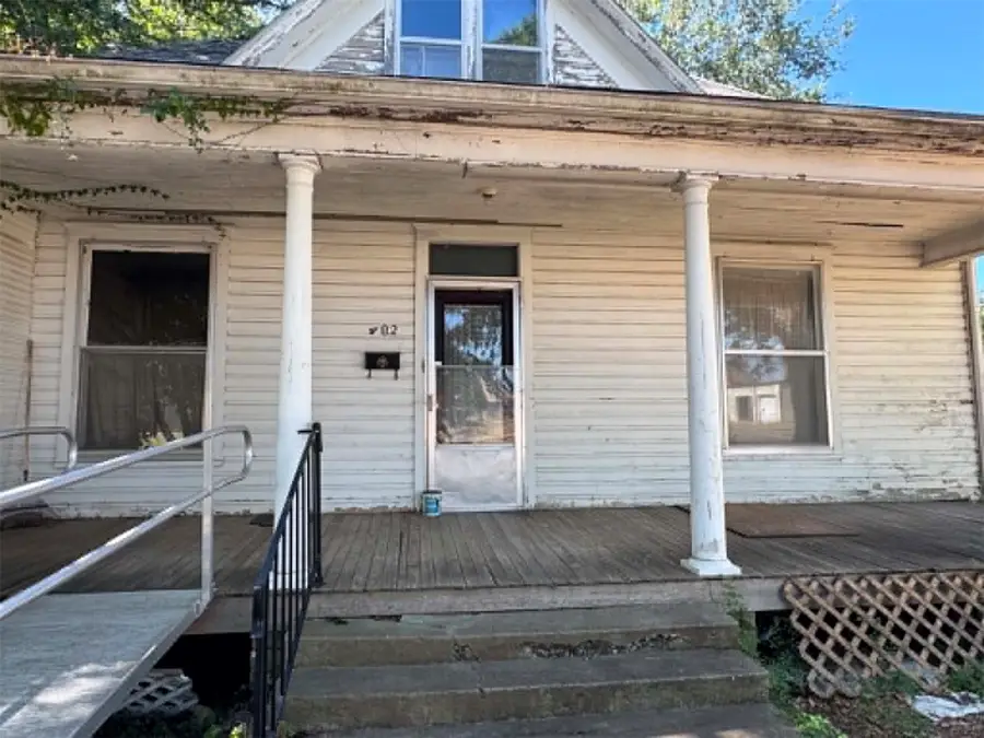 402 E Cherokee Avenue, McAlester, OK 74501 - #2