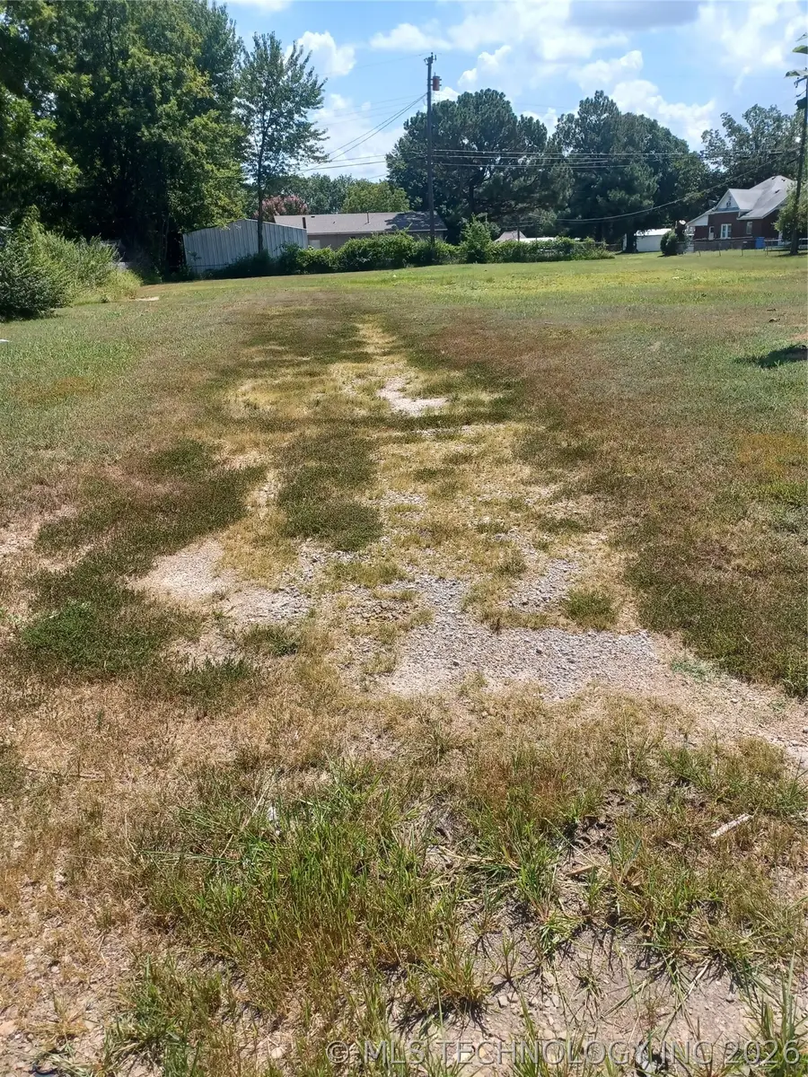 514 SE Main Street, Checotah, OK 74426 - #3