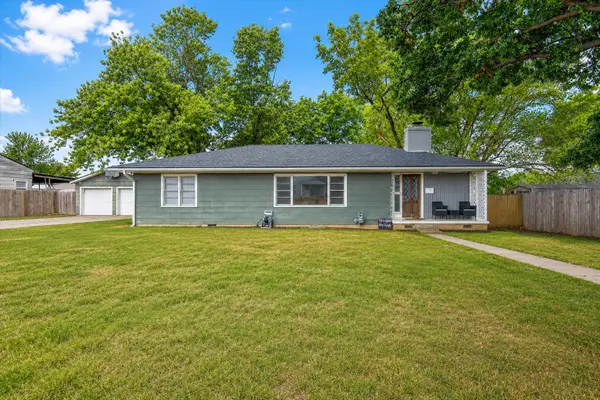 211 SE Queenstown Avenue, Bartlesville, OK 74006
