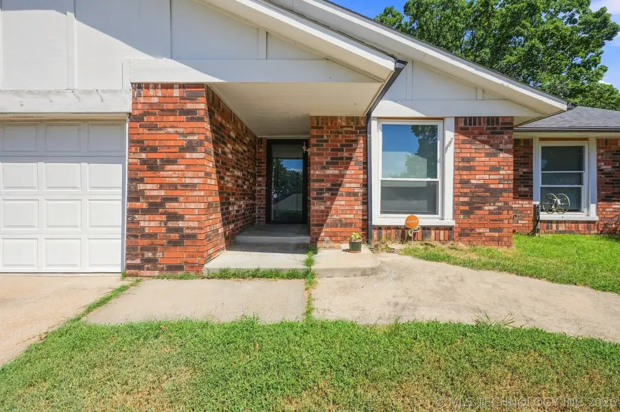 1016 E 13th Street, Claremore, OK 74017 - #2
