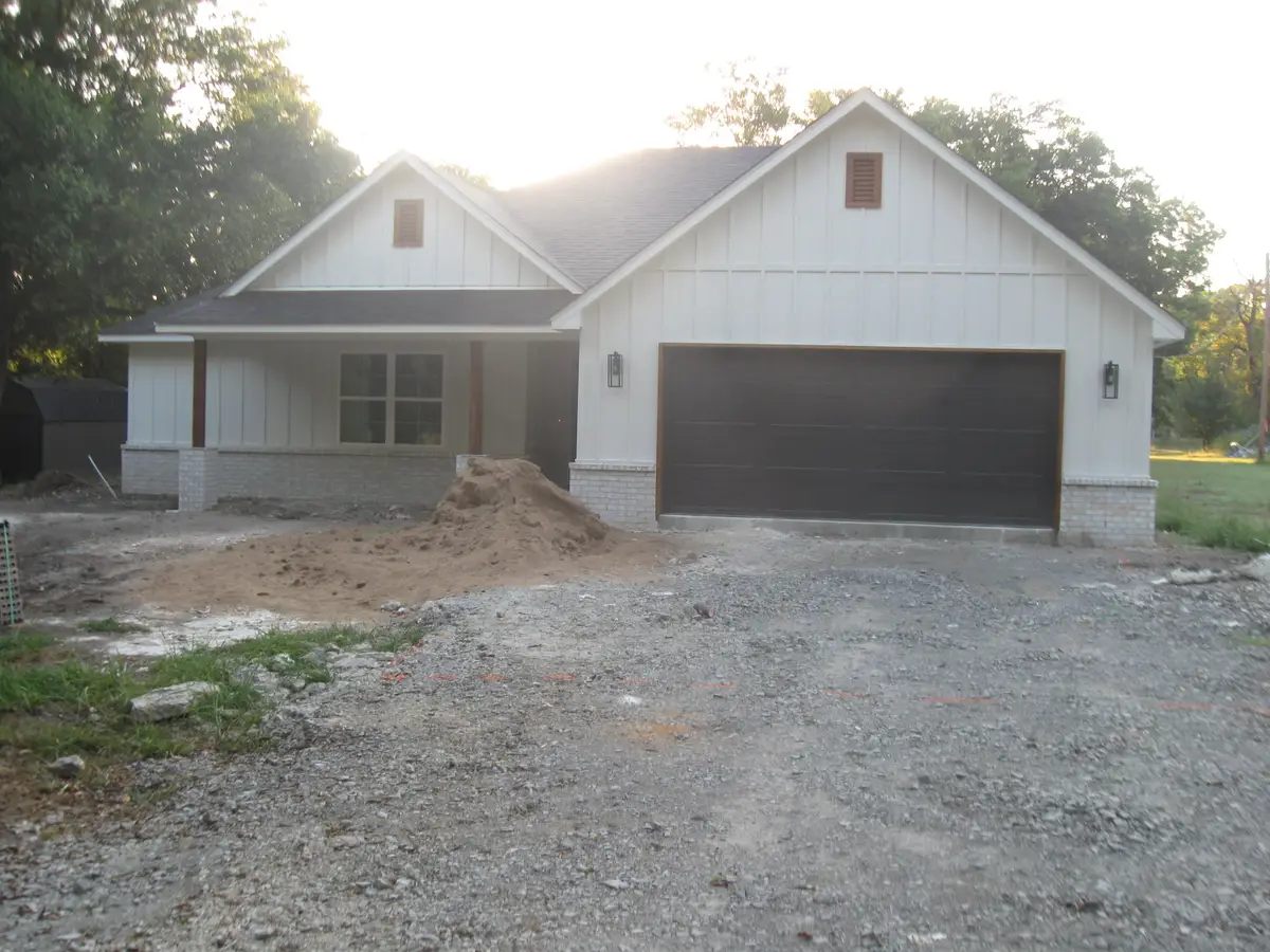 2056 N Cherokee Avenue, Chouteau, OK 74337 - #1