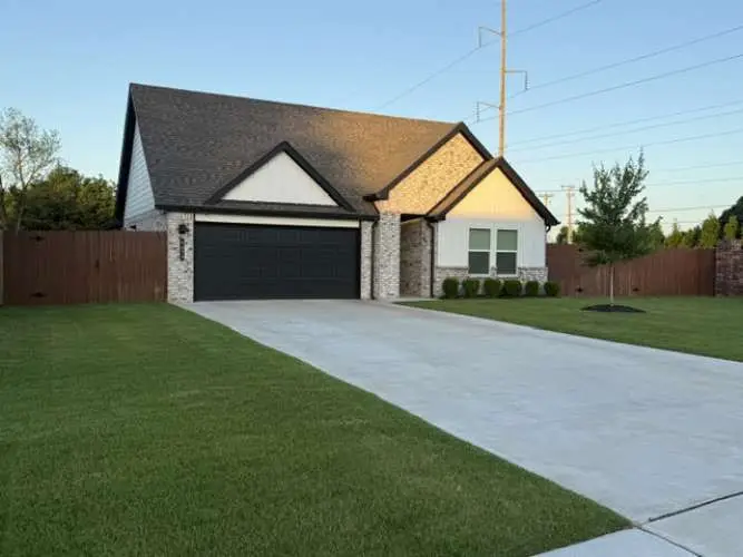 4639 S Chestnut Avenue, Broken Arrow, OK 74011 - #1
