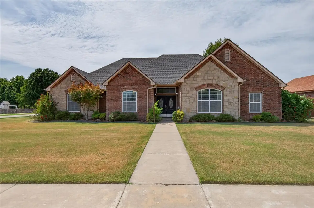 2815 SE Vicksburg Street, Bartlesville, OK 74006 - #1