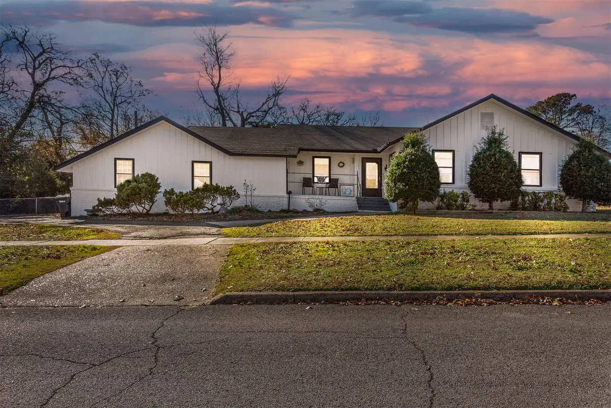 515 W Delaware Street, Tahlequah, OK 74464 - #1