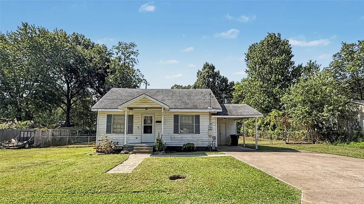 204 Jamestown Street, Tahlequah, OK 74464 - #1