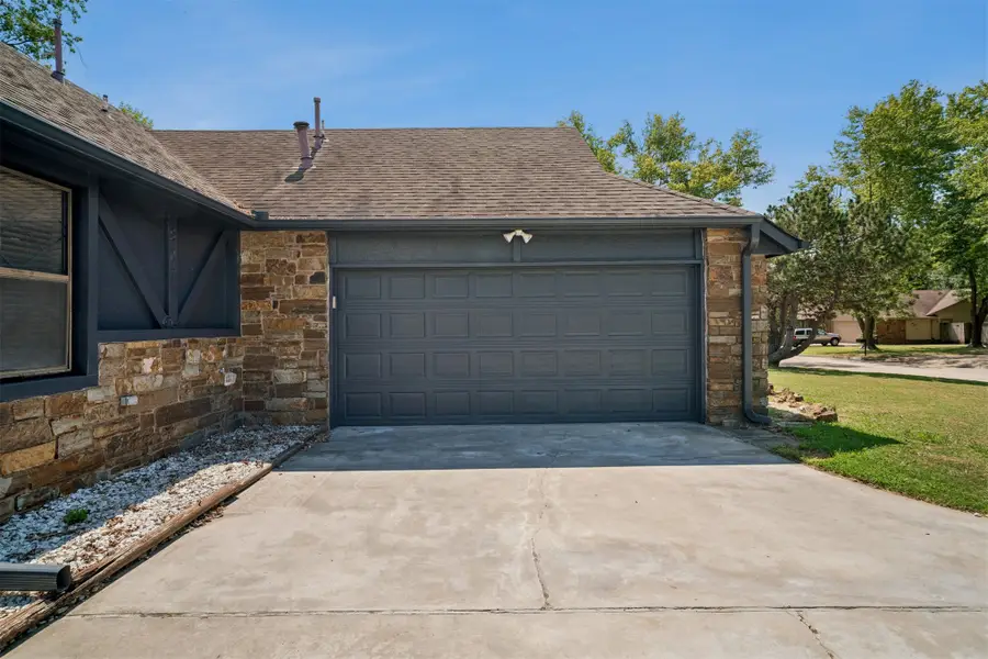 8027 S Irvington Avenue, Tulsa, OK 74136 - #2