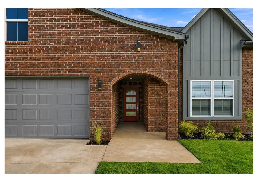209 W Broadway Street, Owasso, OK 74055 - #2
