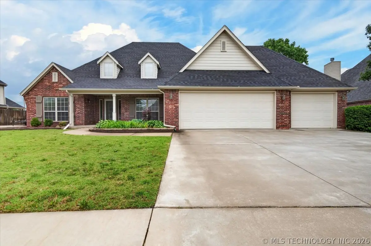 5817 Woodland, Bartlesville, OK 74006 - #1