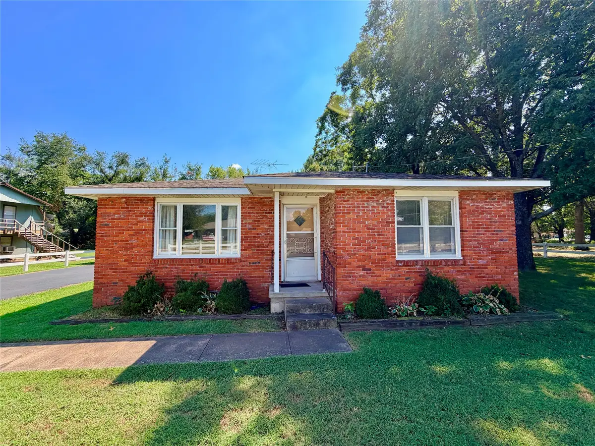 1121 W 4th Street, Tahlequah, OK 74464 - #1