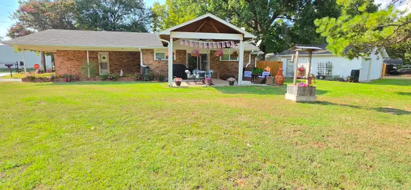 17 Breakenridge Drive, Eufaula, OK 74432