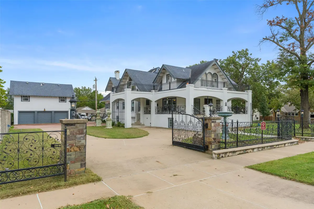 1220 S Cherokee Avenue, Bartlesville, OK 74003 - #1