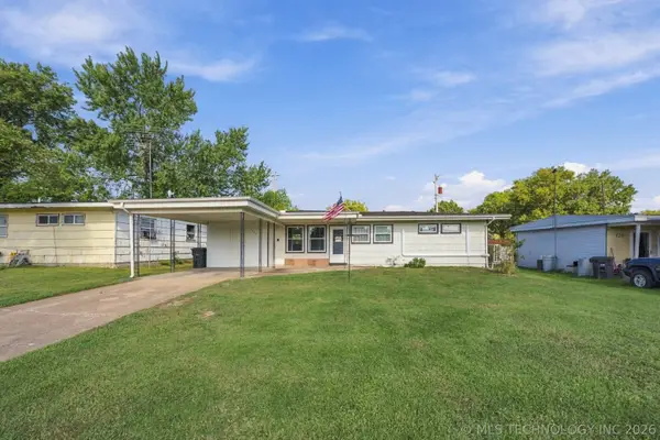 427 Meadowbrook Lane, Bartlesville, OK 74003