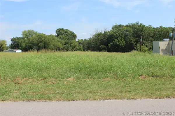 S Grant Avenue, Wagoner, OK 74467